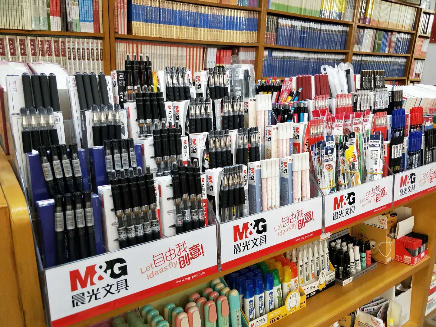 宾川新华书店文化办公用品焕新上线，精美工艺品点亮生活