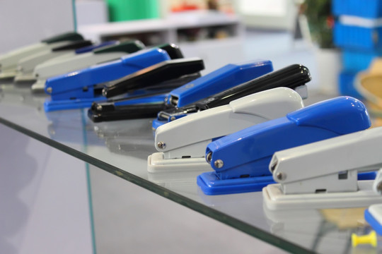 学生学习文化用品与工艺品 融合实用与美育的双重价值